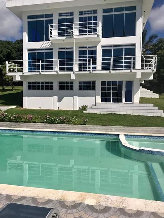Vendo hermosa villa en matua a 30 mts de la ciudad