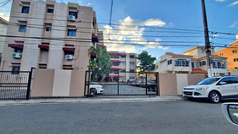 Se vende apartamento 4to nivel av. Independencia el portal