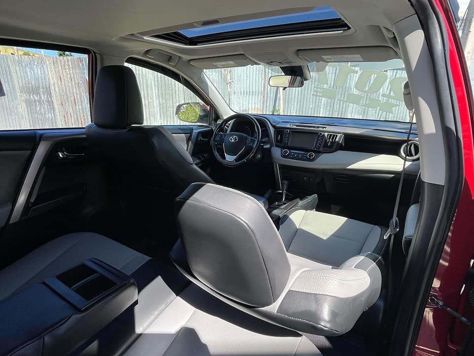TOYOTA RAV4 2017 XLE✅