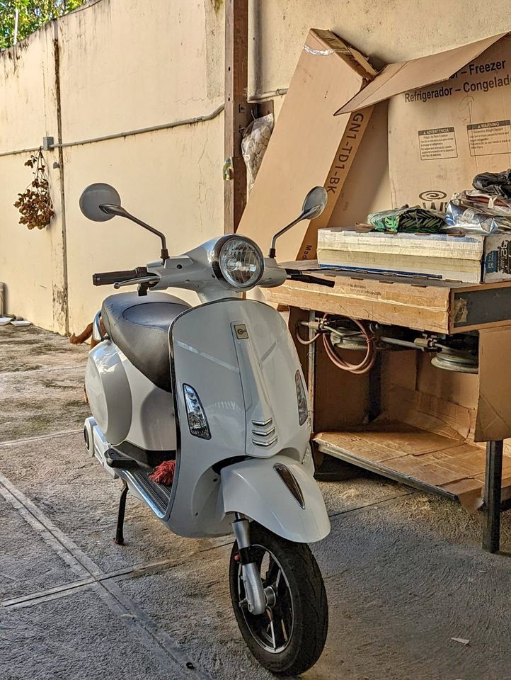 2021 Vespa Electrica ecorider tesla